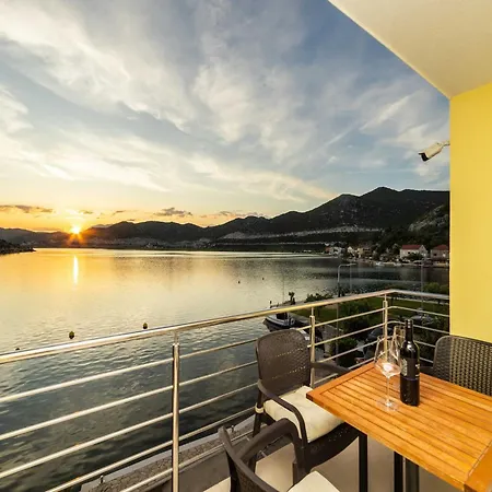 Ema-comfort Two Bedroom With Sea View Fancy Rogotin