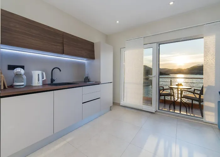 Ema-comfort Two Bedroom With Sea View Fancy דירה Rogotin