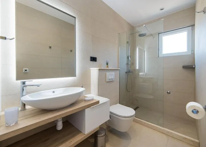 Ema-comfort Two Bedroom With Sea View Fancy Rogotin