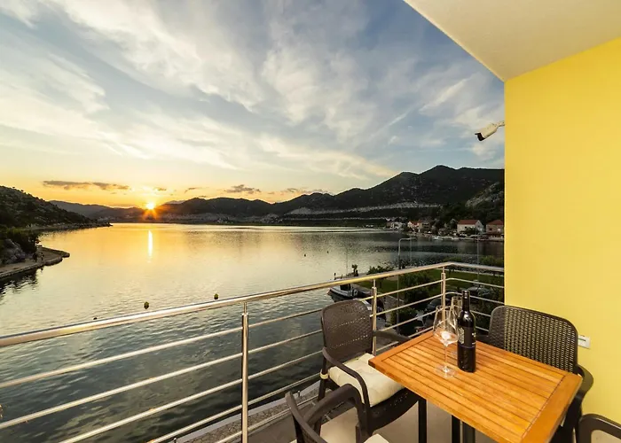 Ema-comfort Two Bedroom With Sea View Fancy Rogotin