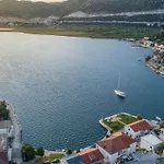 Ema-comfort Two Bedroom With Sea View Fancy Apartman