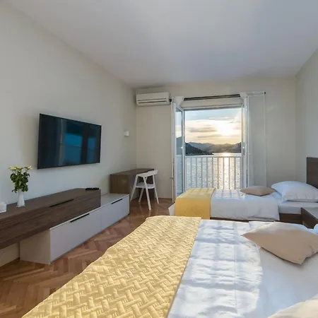 Apartamento Ema-comfort Two Bedroom With Sea View Fancy Rogotin