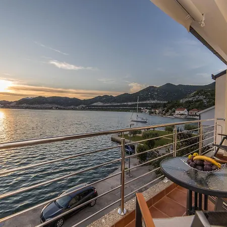 Apartamento Ema-comfort Two Bedroom With Sea View Fancy Rogotin