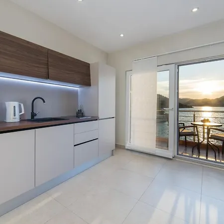 Ema-comfort Two Bedroom With Sea View Fancy Apartamento Rogotin