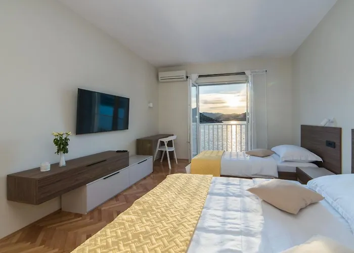 Appartamento Ema-comfort Two Bedroom With Sea View Fancy Rogotin